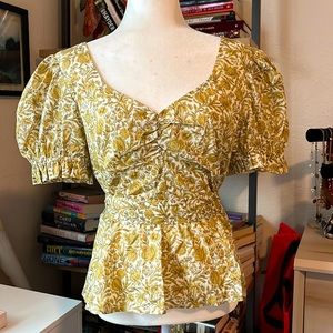 Antonio Melani, sz 12 Gold Baroque puffed sleeve, tie waist peplum top